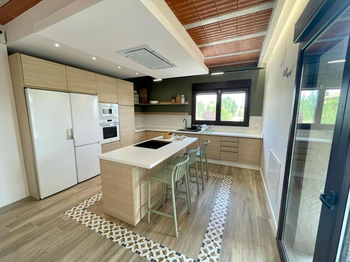 Villa El Cipres De Valdeprados Extérieur photo
